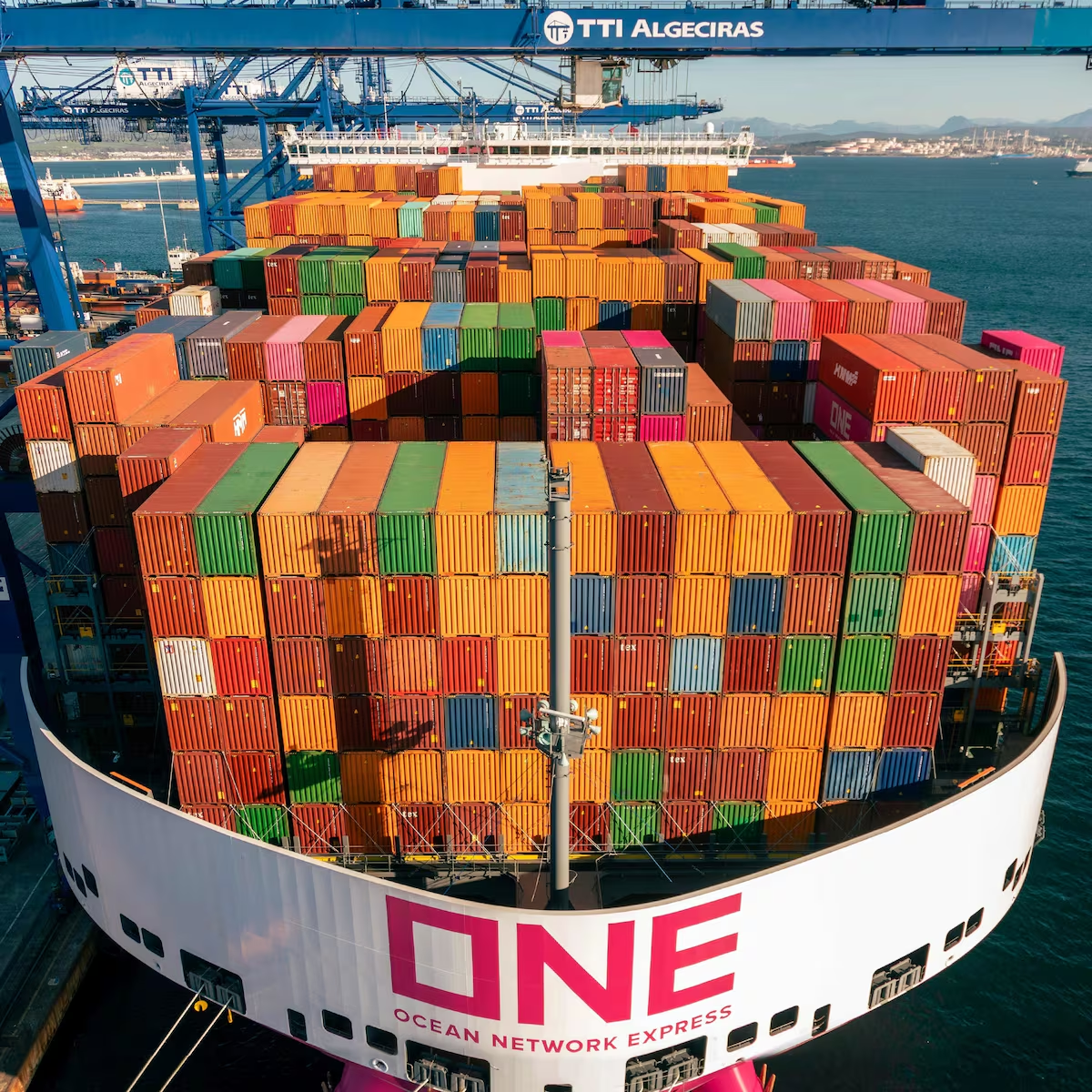 Las exportaciones españolas a EE UU pierden fuelle y agravan el déficit comercial